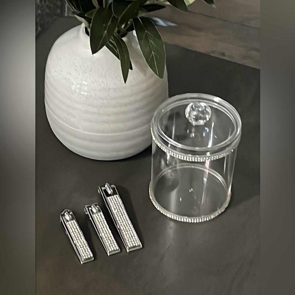 Nail Clipper 3pcs set W/Rhinestone Accent Storage~ Rhinestone Accent ⭐️🆕⭐️ - Picture 5 of 11